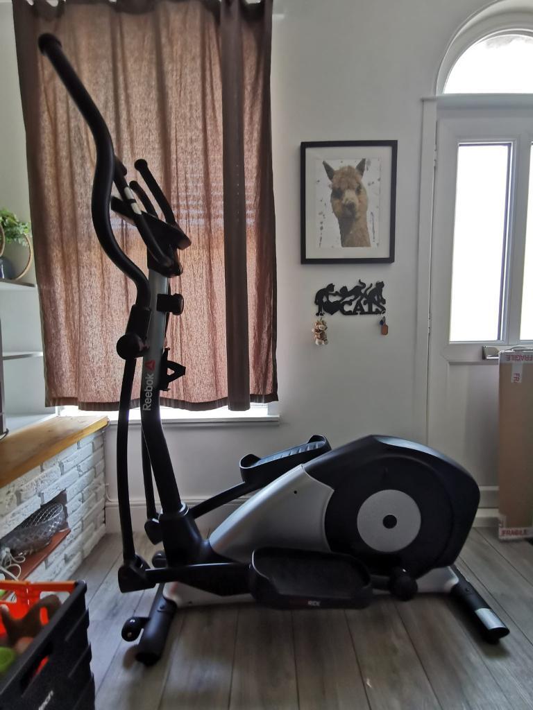 reebok a4 cross trainer